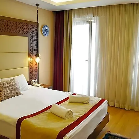 Lalinn Hotel 3*