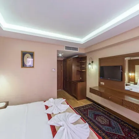 Hotel Lalinn 3*